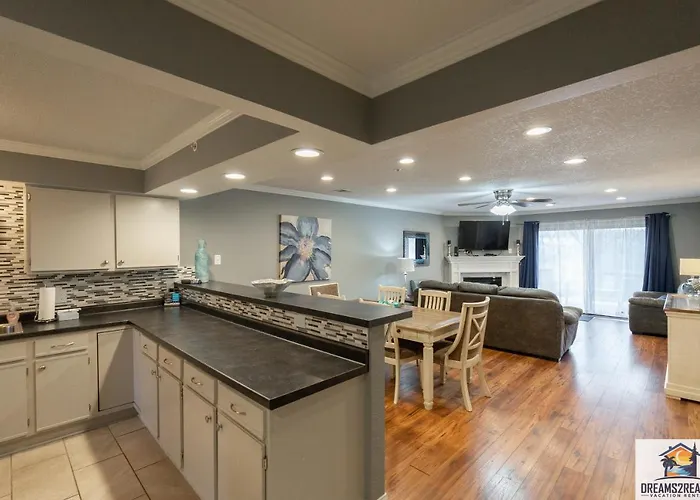 2Br Updated Condo - Close To The Strip - 2 Pools - Free Tickets Included - Fhe-3